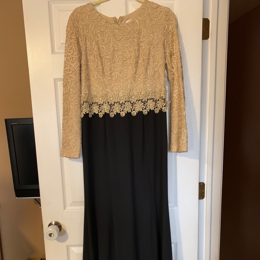 Size 14 Gold and Black maxi long sleeve dress